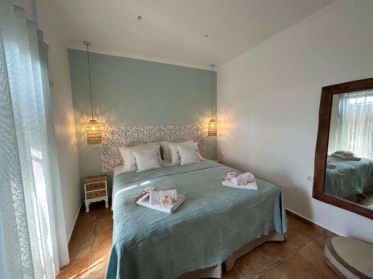 Calliopes By The Sea Boutique Suites Paralia Dionisiou Exterior foto